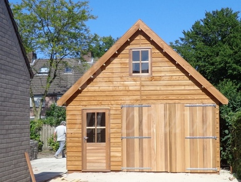 Zorgwoning met cederen deuren