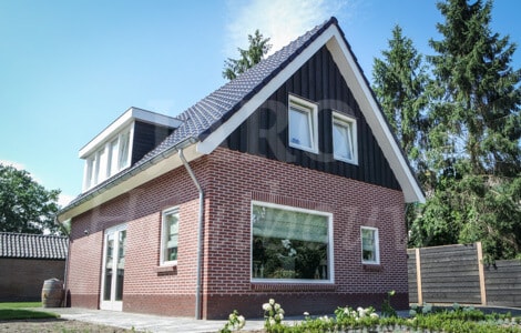 Houtskeletbouw woning met afwerking van steen of gevelstucwerk