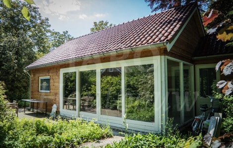 Houten mantelzorgwoning met lariks gevelbekleding