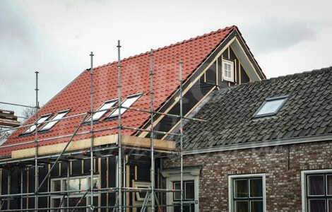 Aanbouw bij woning van hout