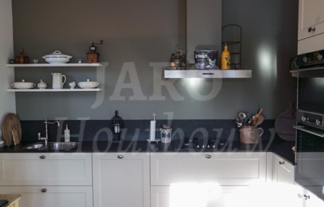 Installaties en een complete keuken in seniorenwoning