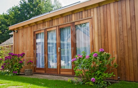 Mantelzorgwoning met verticale gevelbekleding
